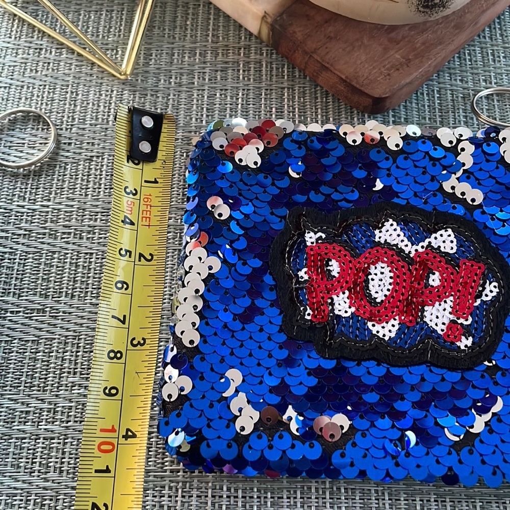 Small Sequined Expression Pouch Keychain - Picture 7 of 8